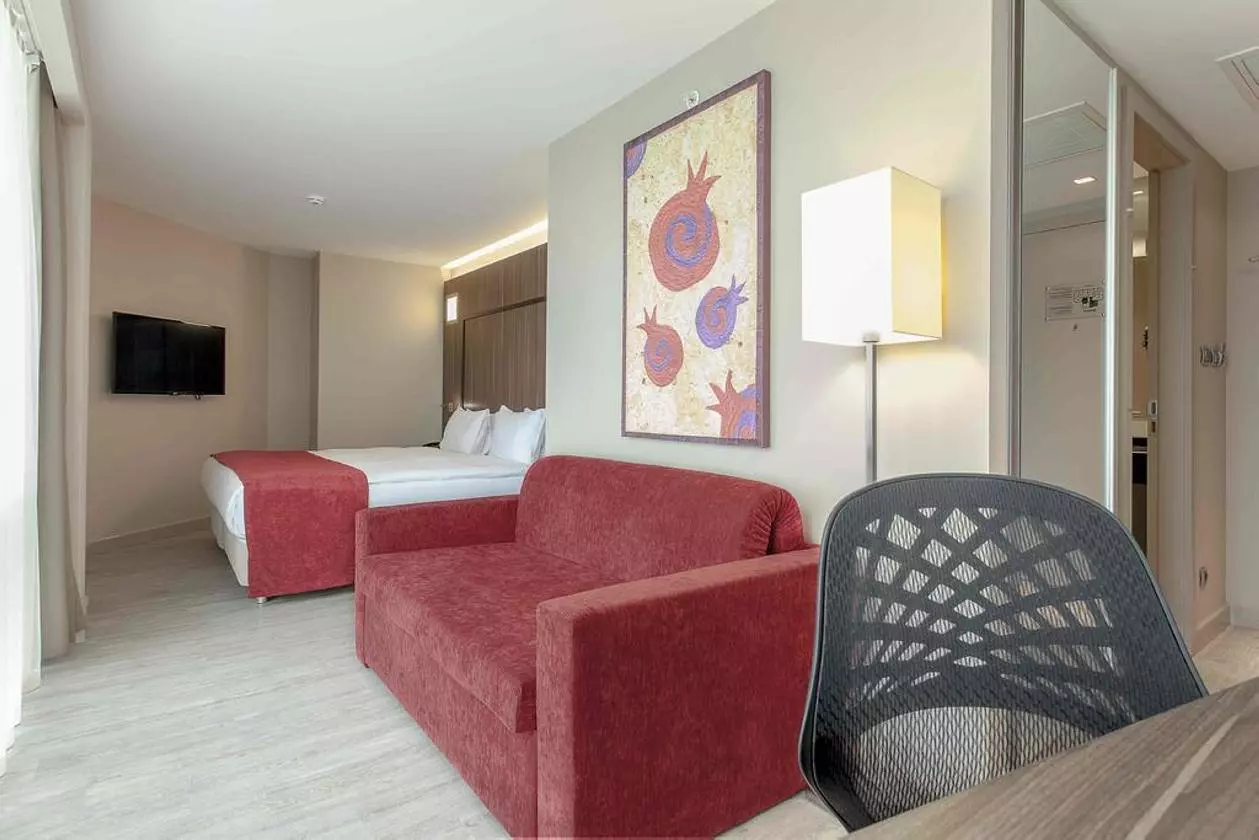 RAMADAENCORE_SHABAVIZ (8).jpg